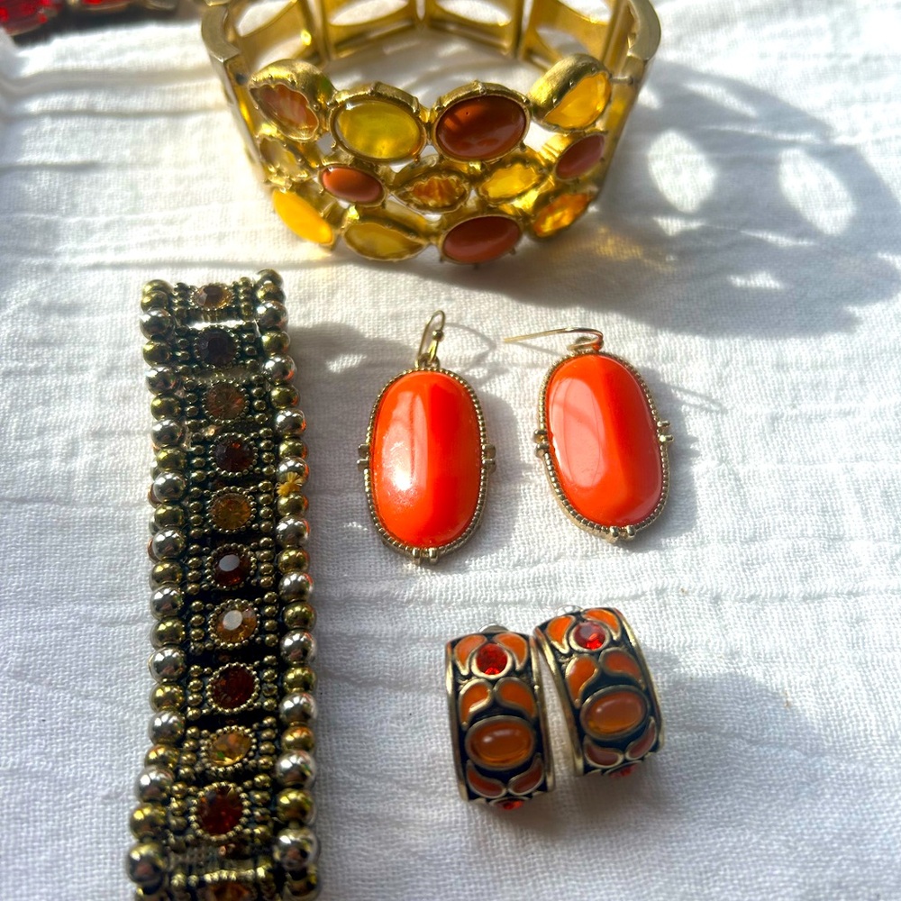 Women’s jewelry lot.